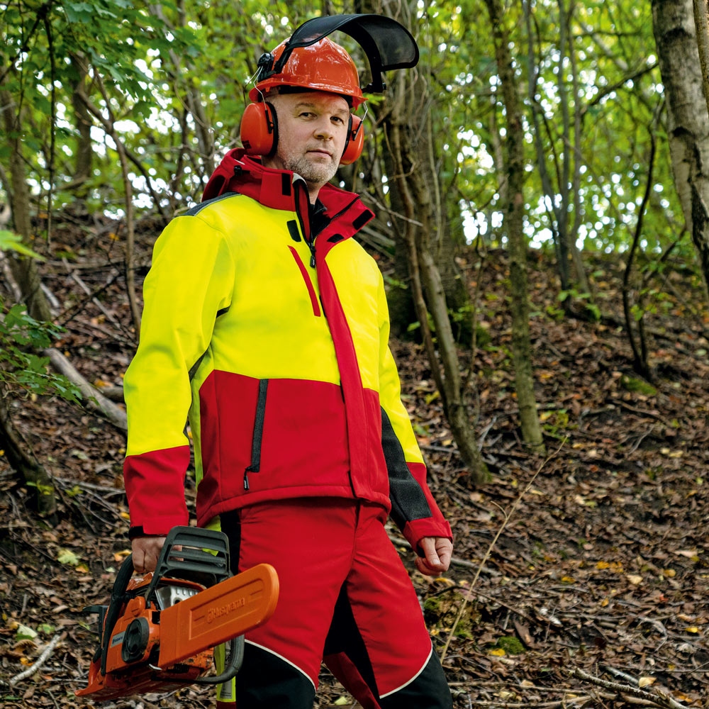 pics/Feldtmann 2016/Kopfschutz/tector-safety-helmet-set-for-forestry-work-with-hearing-and-face-protection-scene-1.jpg
